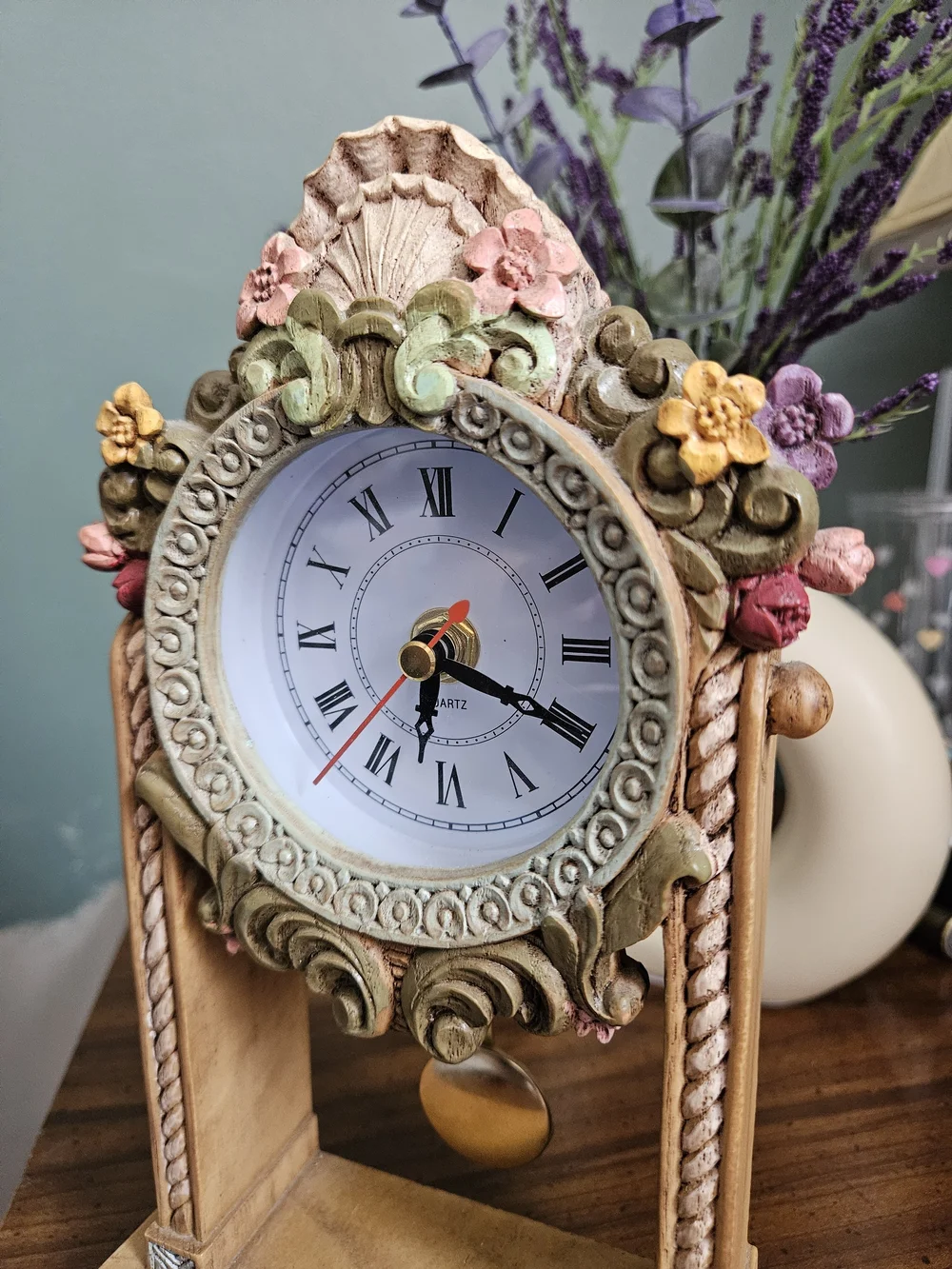Vintage-Style Decorative Mantel Clock in Multicolor